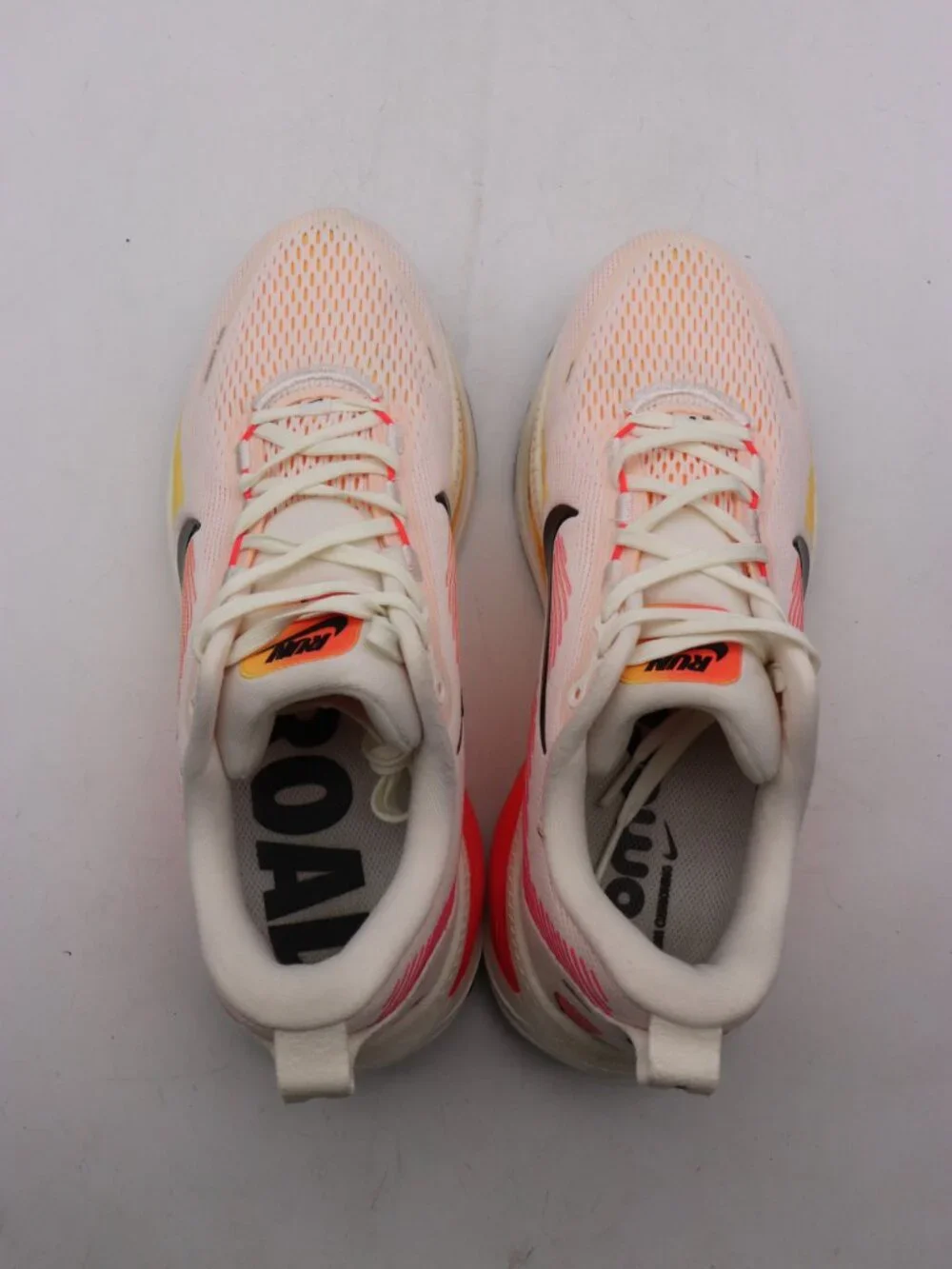 Nike Vomero 18 Women's Size 10.5 Sail Bright Crimson Running Sneakers HM6804-100